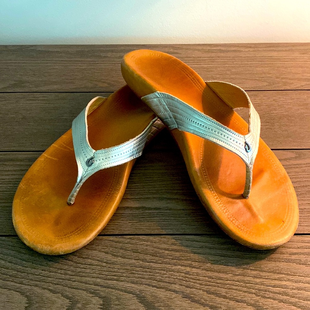 OluKai size 10 women’s thong sandals